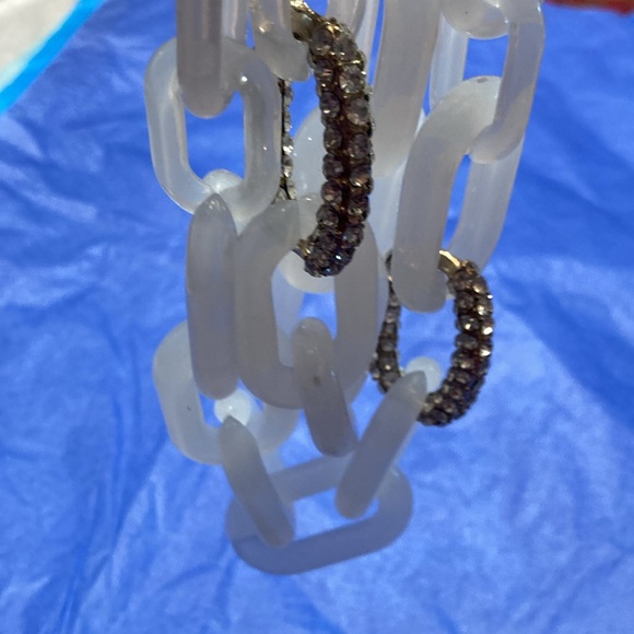 Necklace. NWT. Chunky 11” double necklace, thick plastic links with strong clasp - Picture 3 of 12